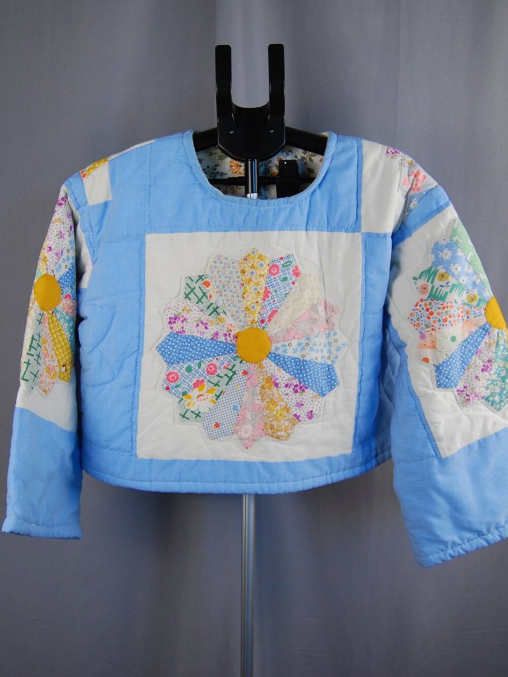 Psychic Outlaw Quilt Jacket Pullover Blue Patchwork Floral Dresden Plate Top